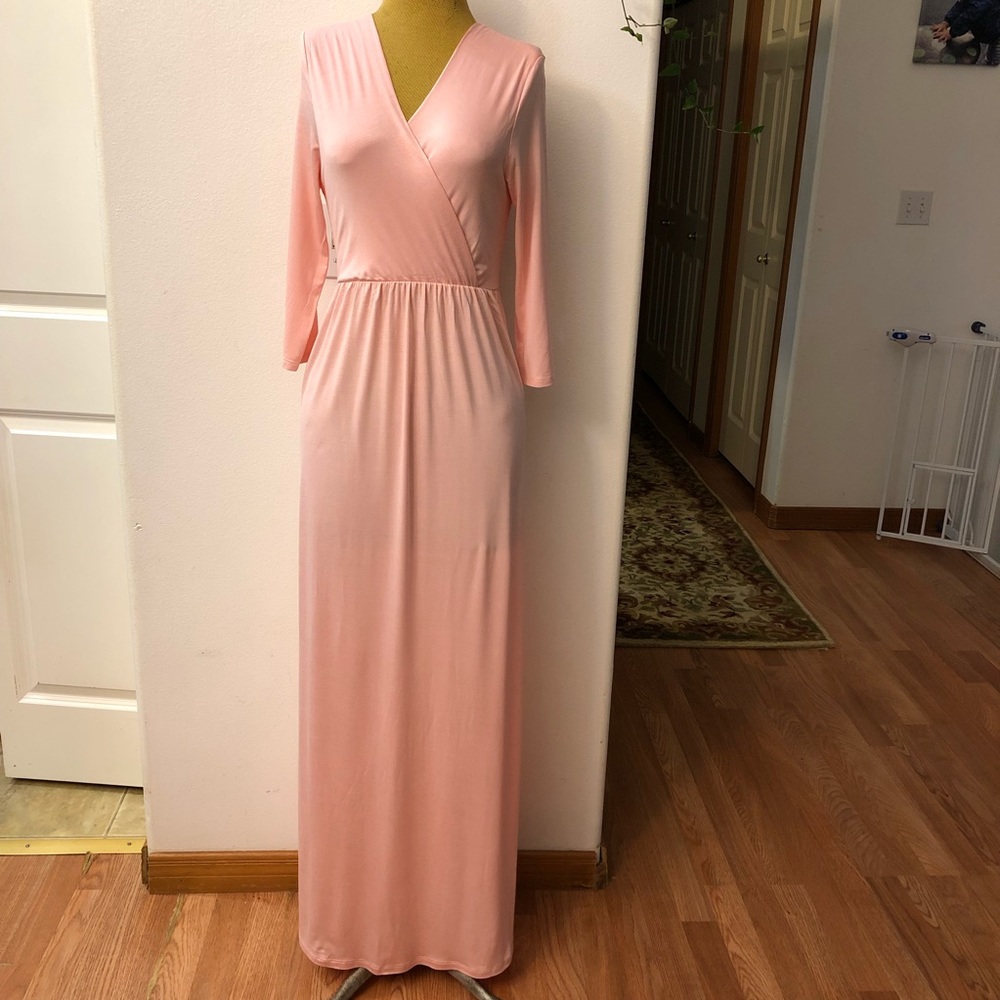 New # Wrapped Ruched Maternity Dress - Picture 3 of 9